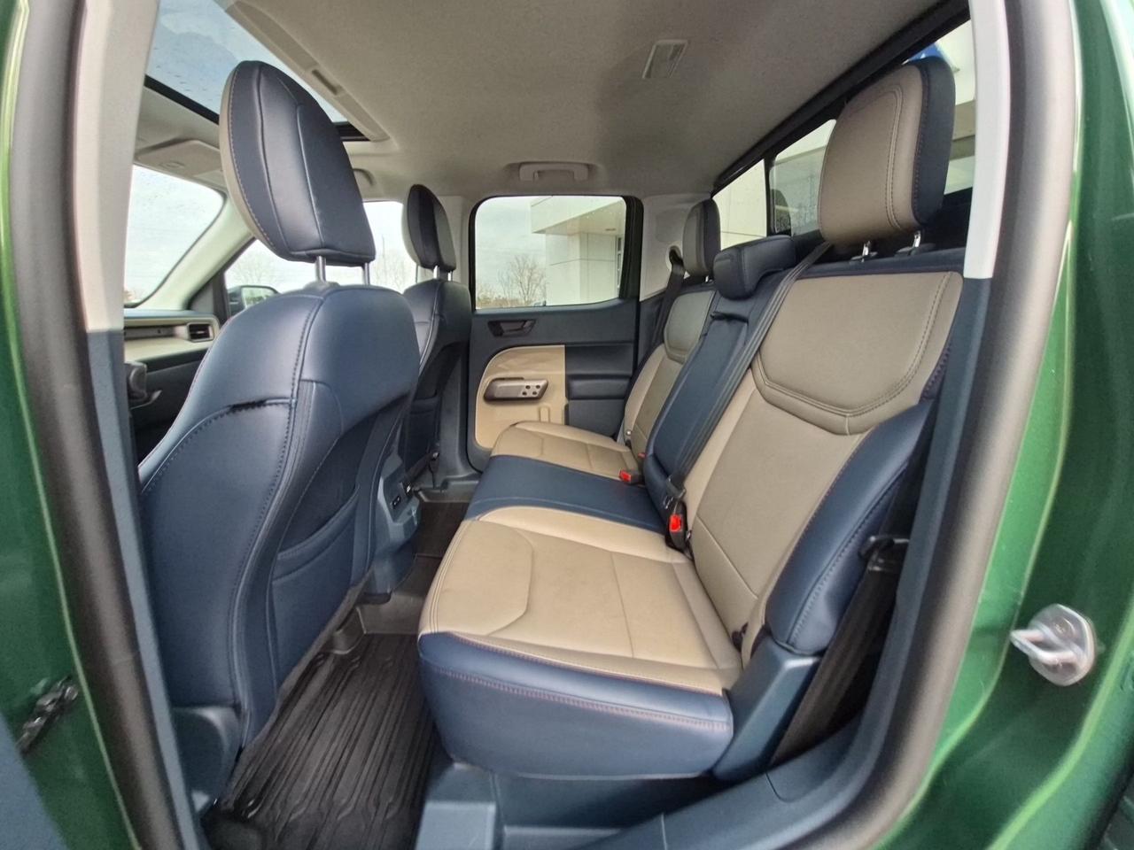 2025 Ford Maverick LARIAT, MOONROOF, HEATED WHEEL, LIKE NEW! Photo