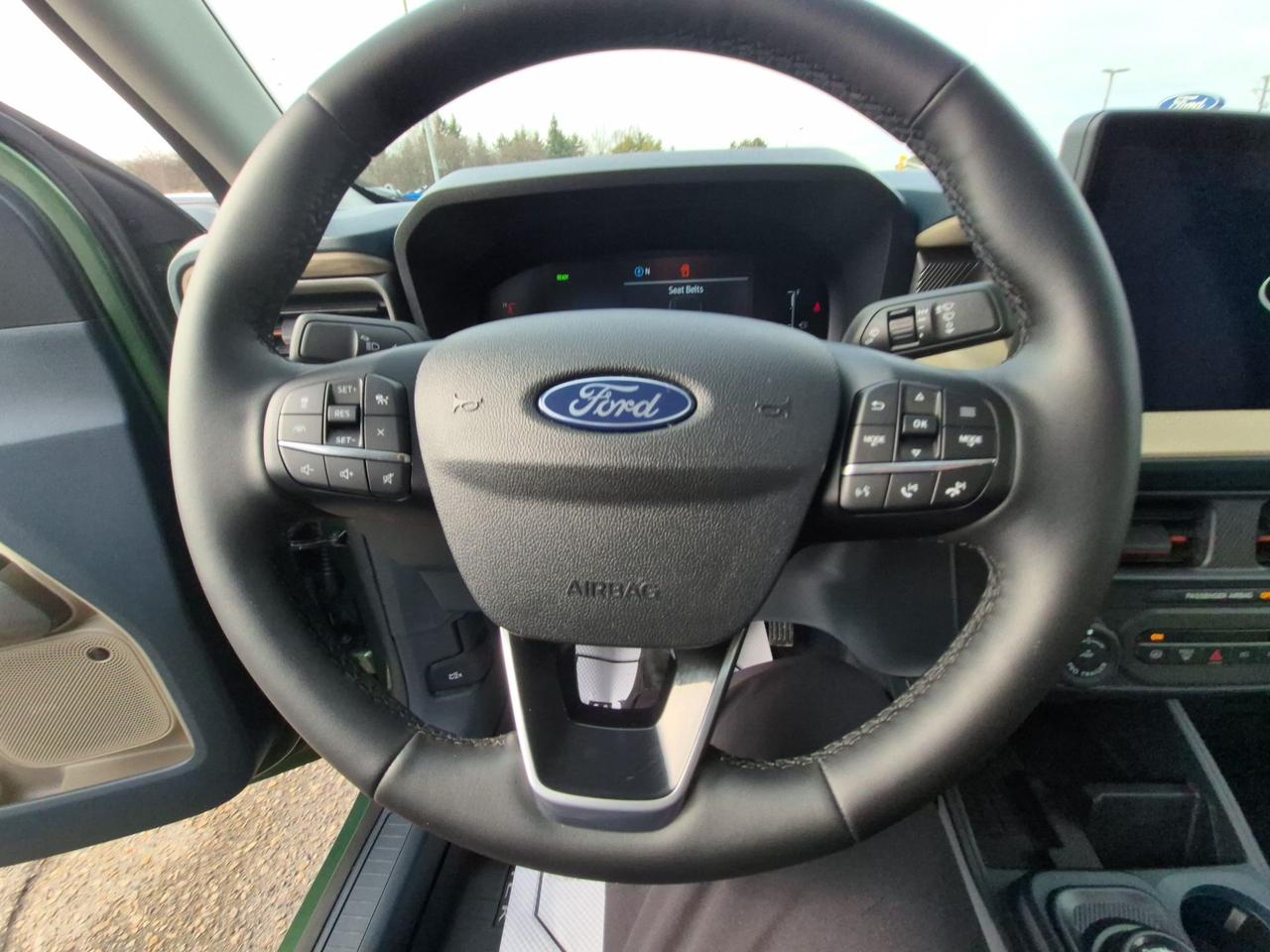 2025 Ford Maverick LARIAT, MOONROOF, HEATED WHEEL, LIKE NEW! Photo
