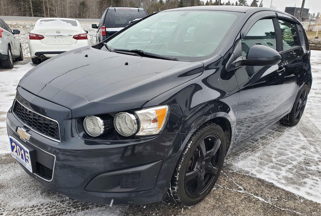 2015 Chevrolet Sonic LS Photo2