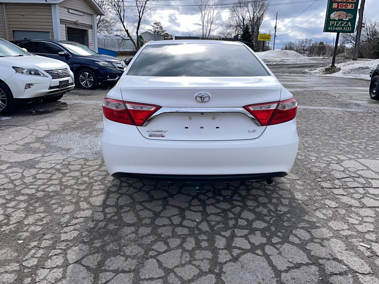 2015 Toyota Camry LE Photo4