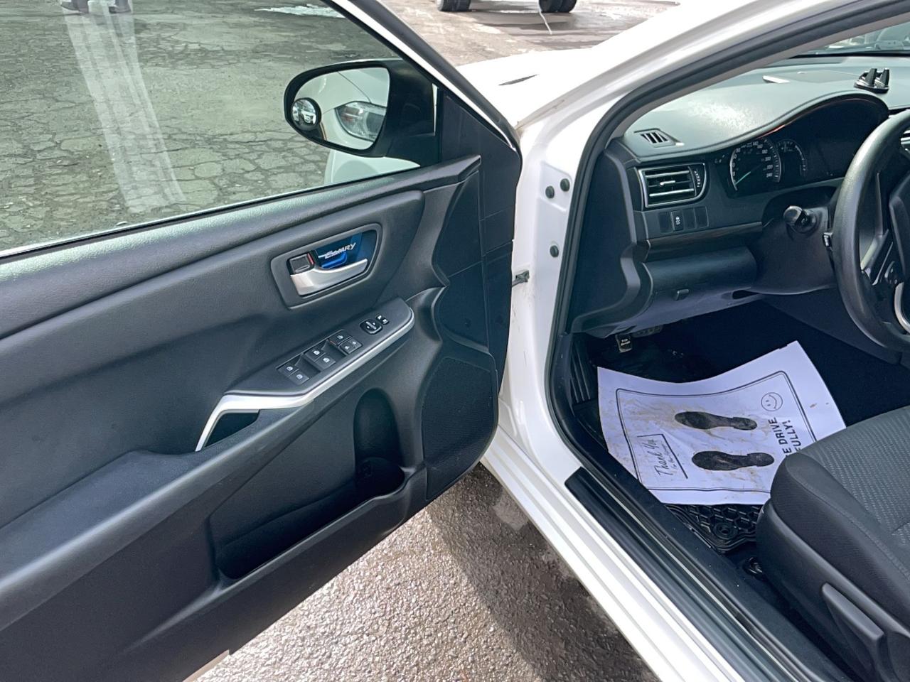 2015 Toyota Camry LE Photo