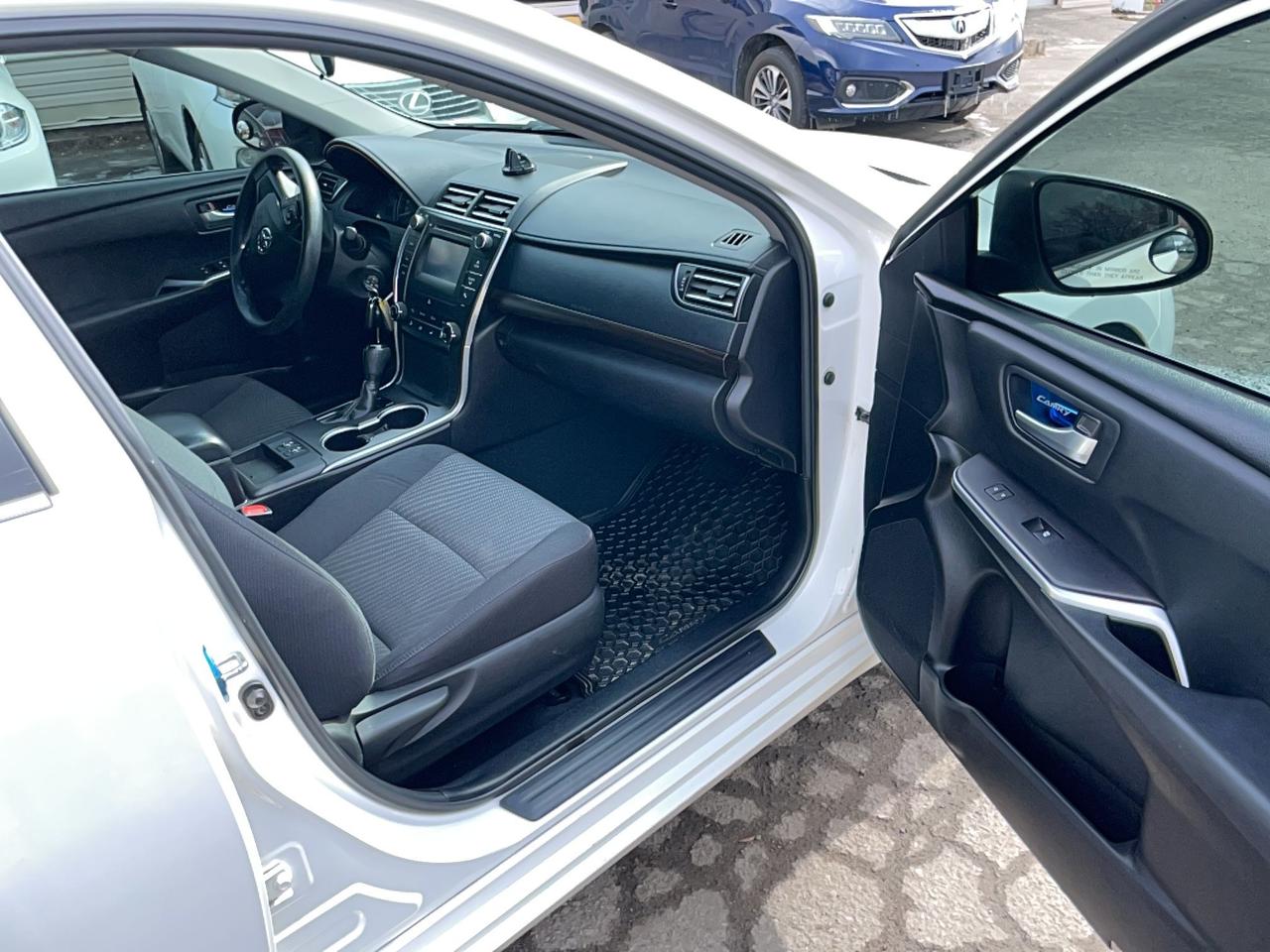 2015 Toyota Camry LE Photo