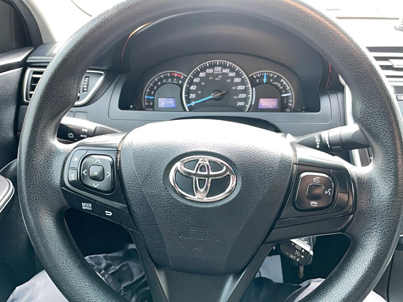 2015 Toyota Camry LE Photo