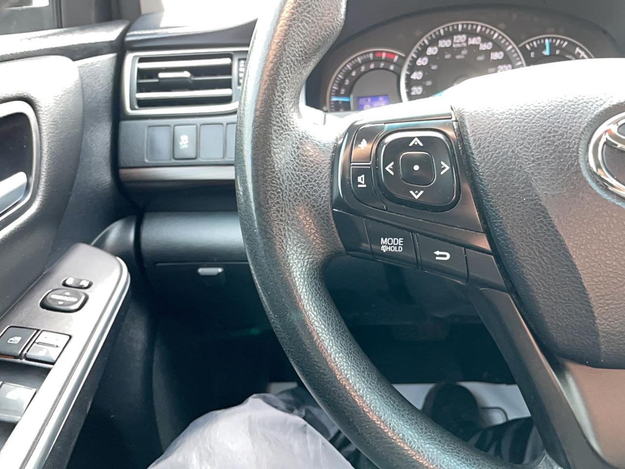 2015 Toyota Camry LE Photo