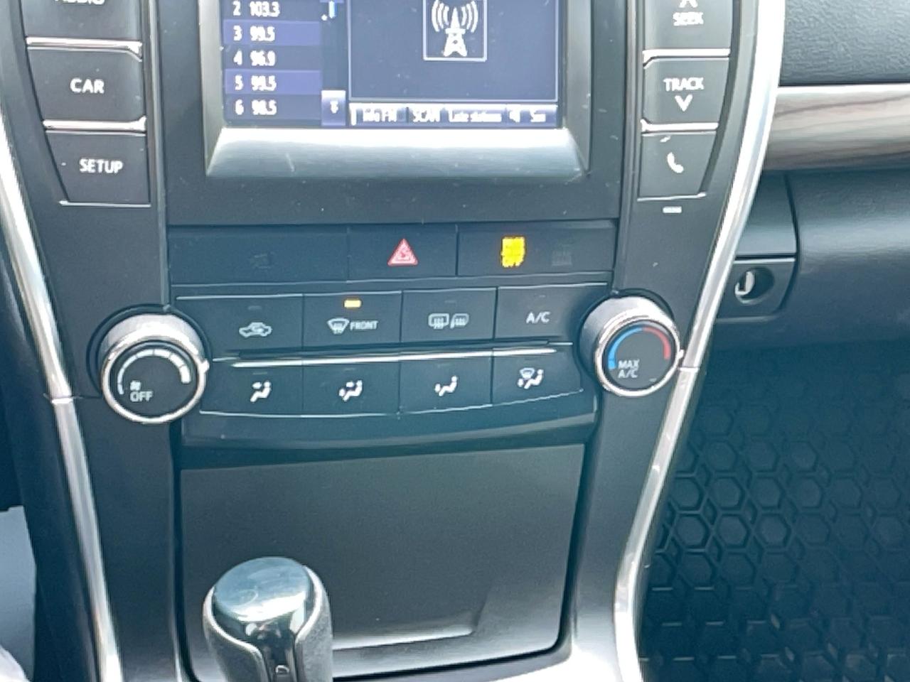 2015 Toyota Camry LE Photo