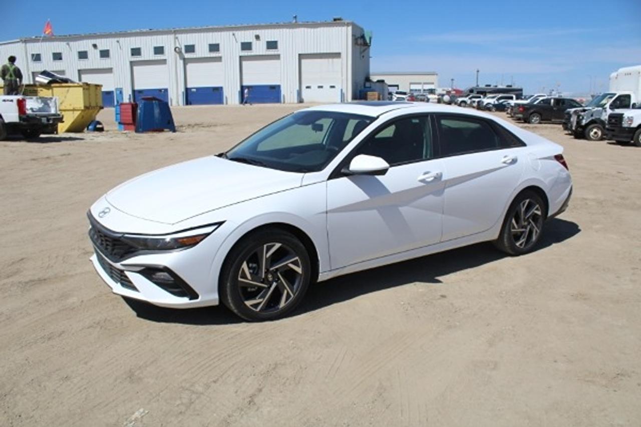 2025 Hyundai Elantra Preferred IVT w/Tech Pkg, Htd cloth, S/R, NAV, BUC - Photo #1