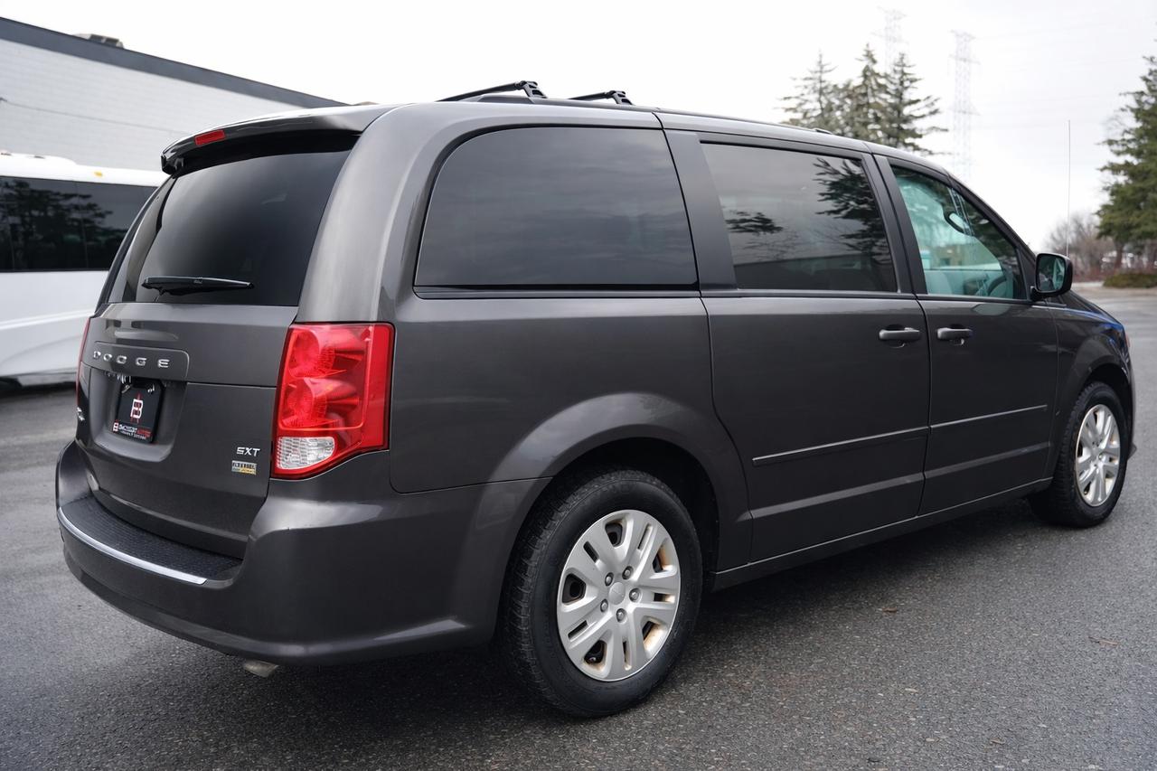 2016 Dodge Grand Caravan SXT Photo4
