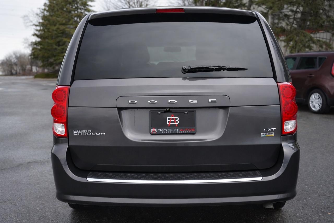 2016 Dodge Grand Caravan SXT Photo