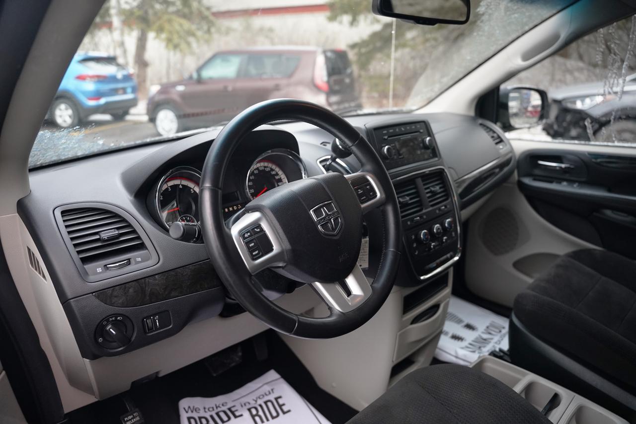 2016 Dodge Grand Caravan SXT Photo