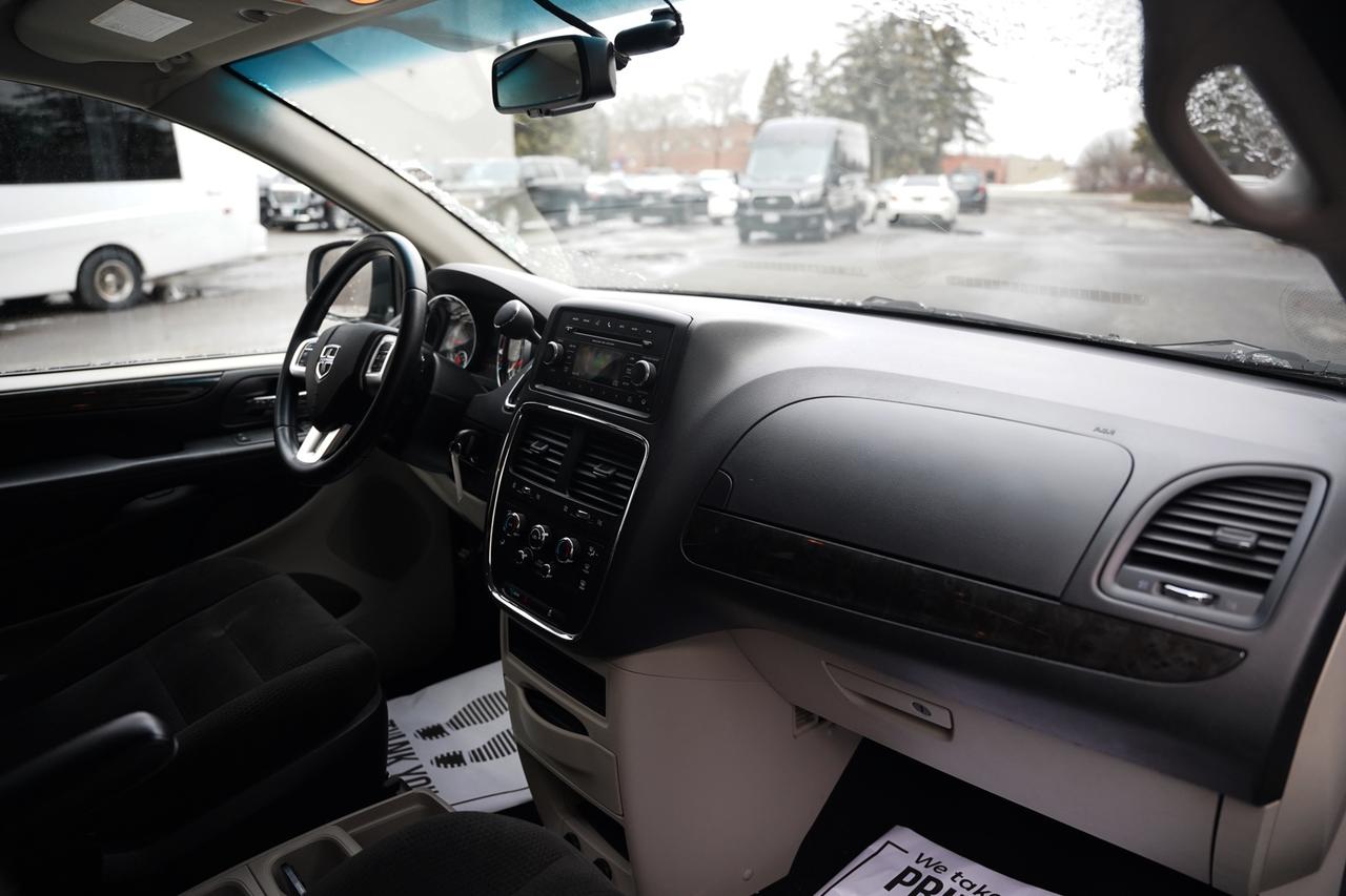 2016 Dodge Grand Caravan SXT Photo