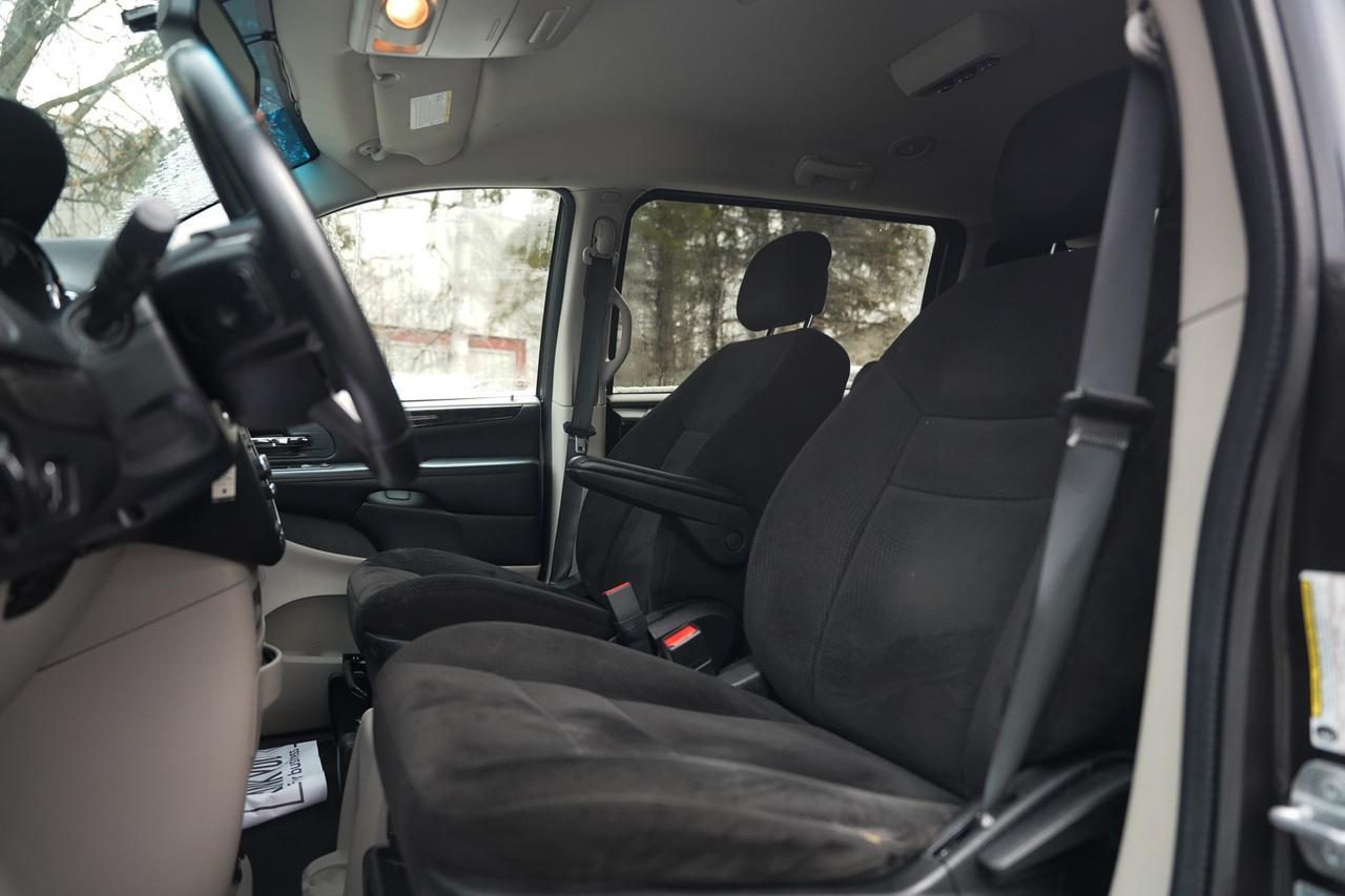 2016 Dodge Grand Caravan SXT Photo