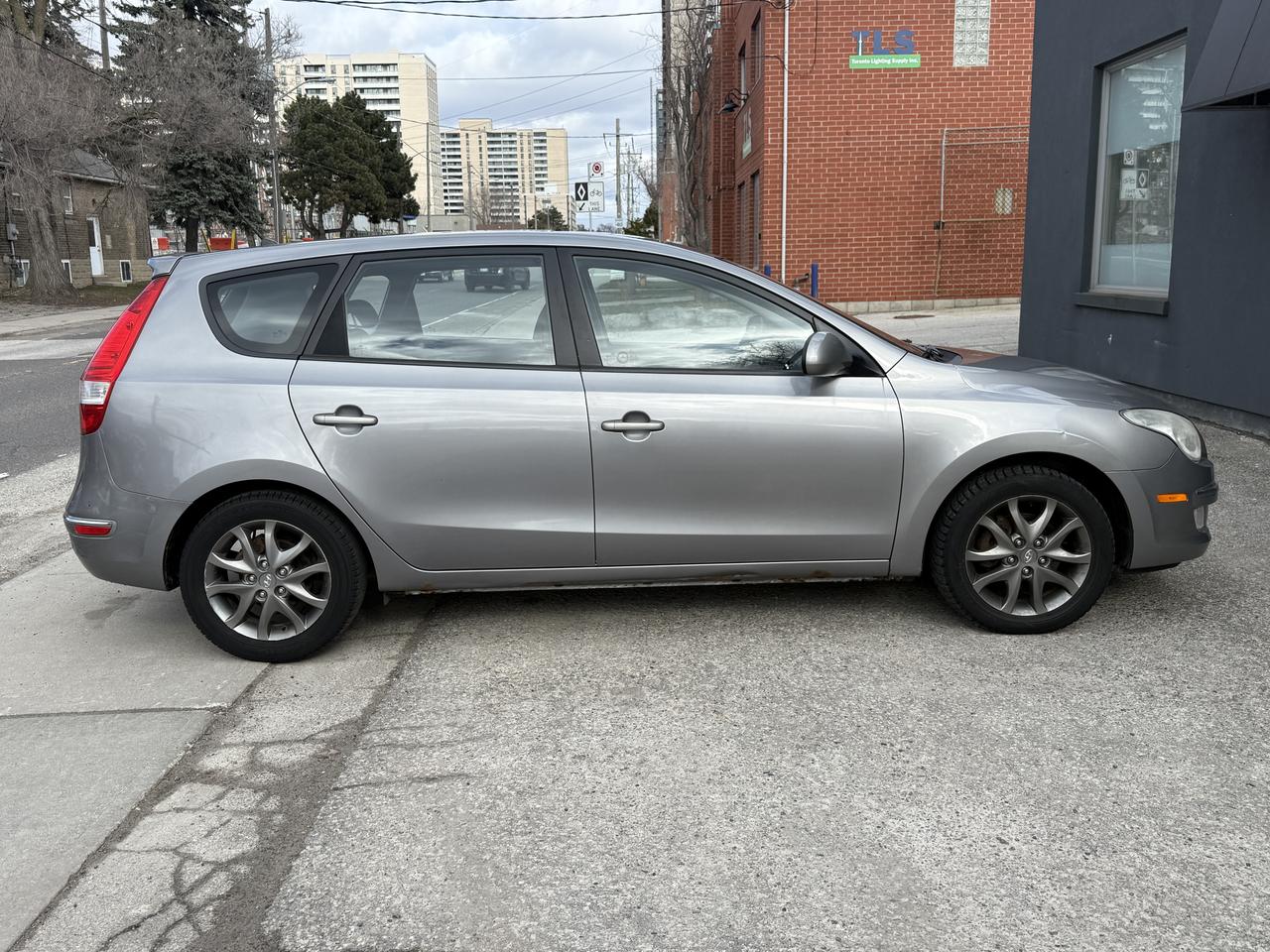 2012 Hyundai Elantra Touring GLS Photo