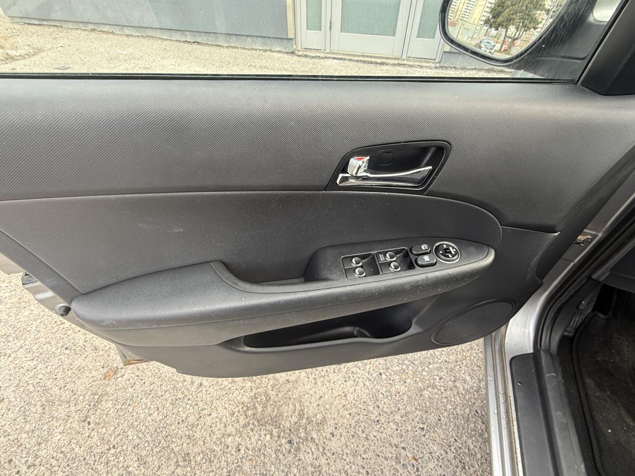 2012 Hyundai Elantra Touring GLS Photo