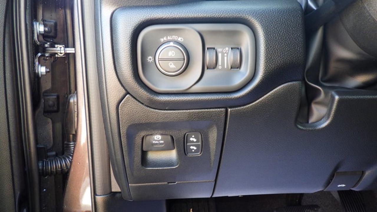 13744169