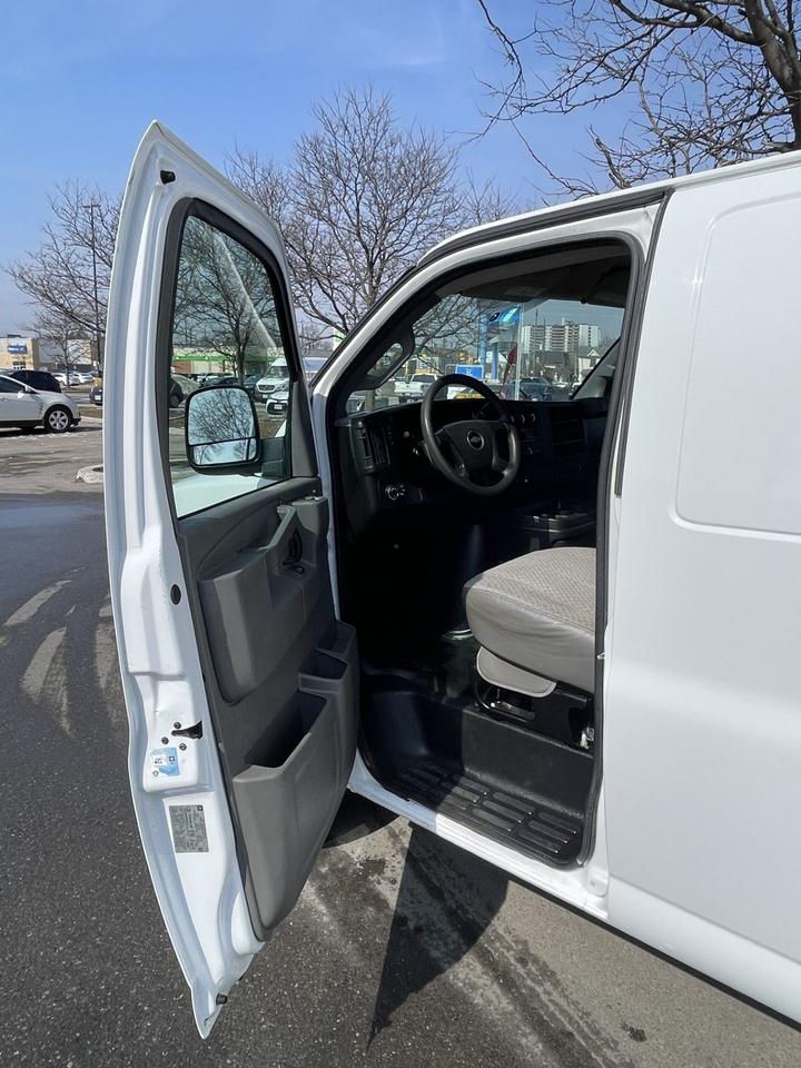 2016 Chevrolet Express Cargo Van HEAVY DUTY    NO WINDOWS ALL AROUND Photo