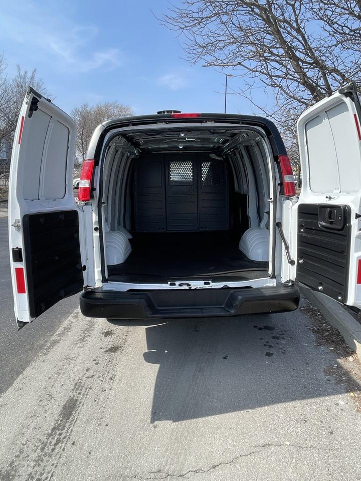 2016 Chevrolet Express Cargo Van HEAVY DUTY    NO WINDOWS ALL AROUND Photo