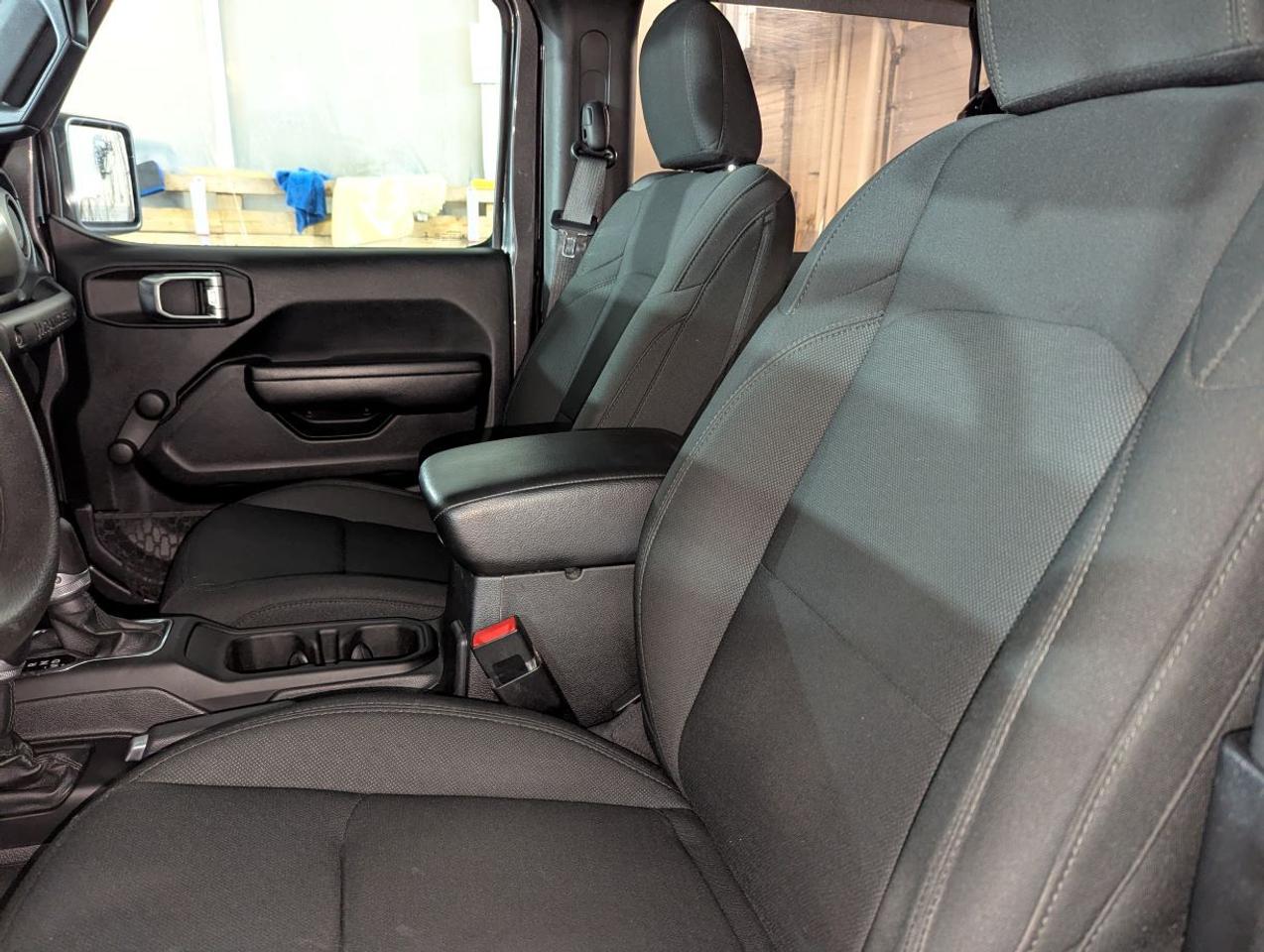 2021 Jeep Wrangler Sport WITH 3.6L V6 ENGINE!! Photo