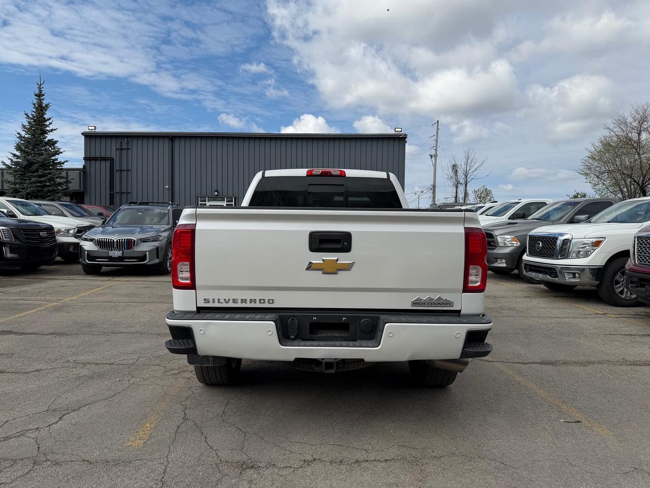 2017 Chevrolet Silverado 1500 High Country 143.5" Crew 4x4 Photo