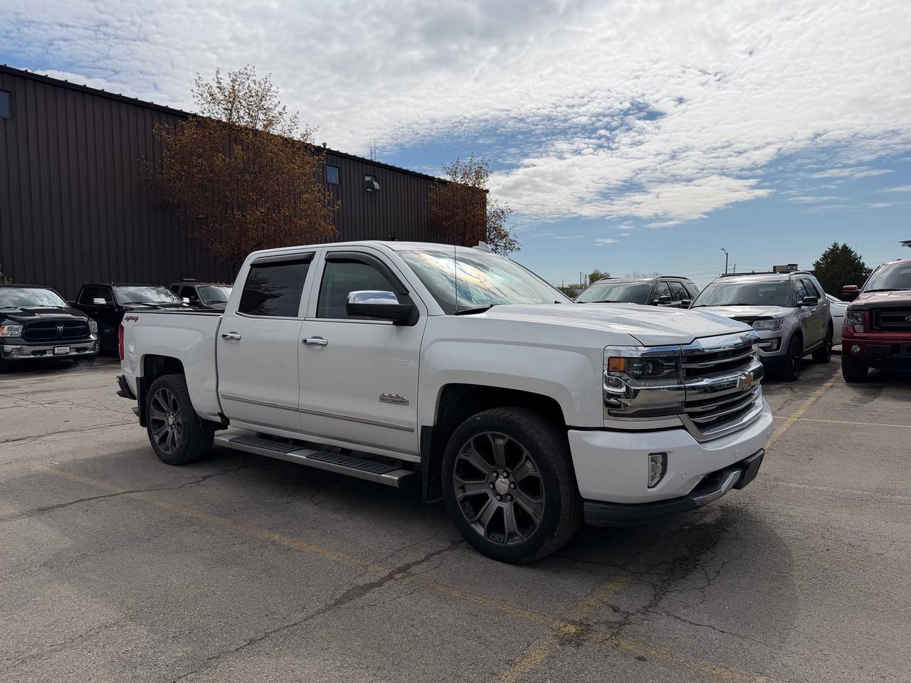 2017 Chevrolet Silverado 1500 High Country 143.5" Crew 4x4 Photo