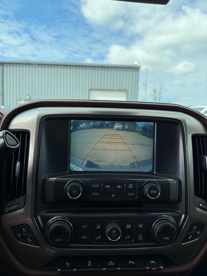 2017 Chevrolet Silverado 1500 High Country 143.5" Crew 4x4 Photo