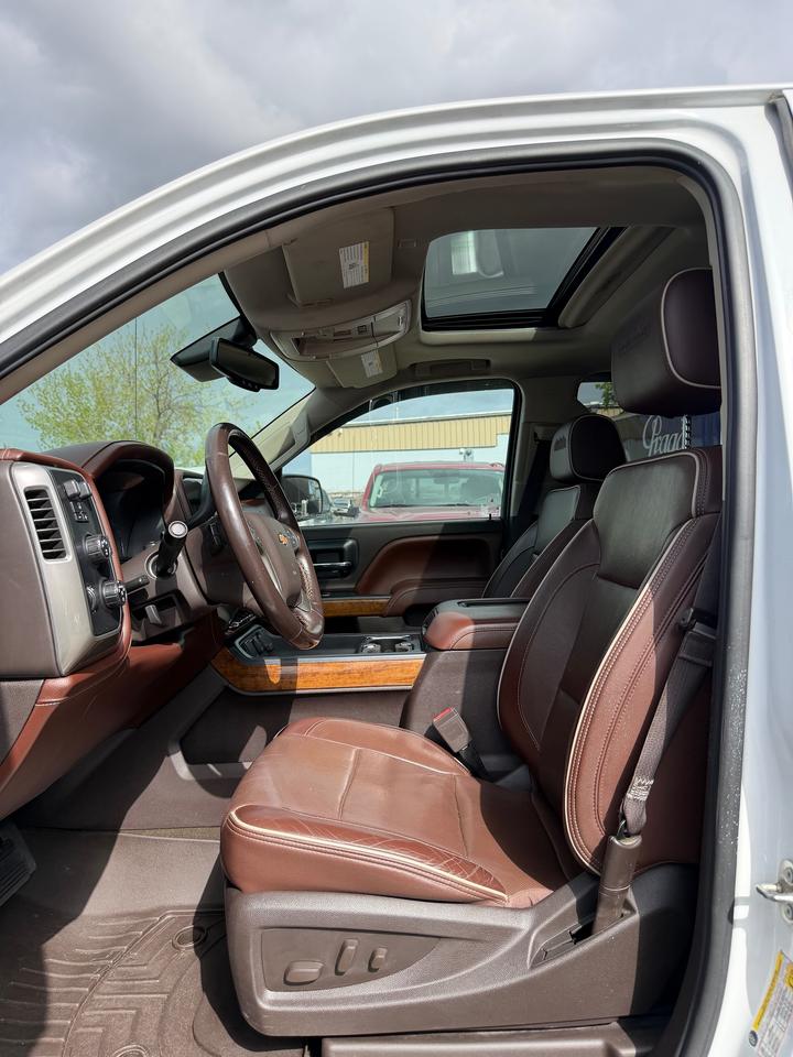 2017 Chevrolet Silverado 1500 High Country 143.5" Crew 4x4 Photo