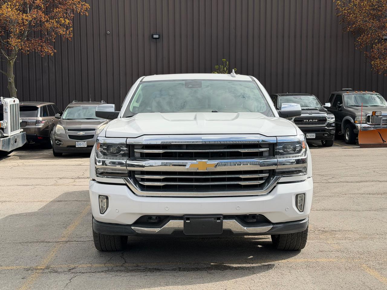 2017 Chevrolet Silverado 1500 High Country 143.5" Crew 4x4 Photo