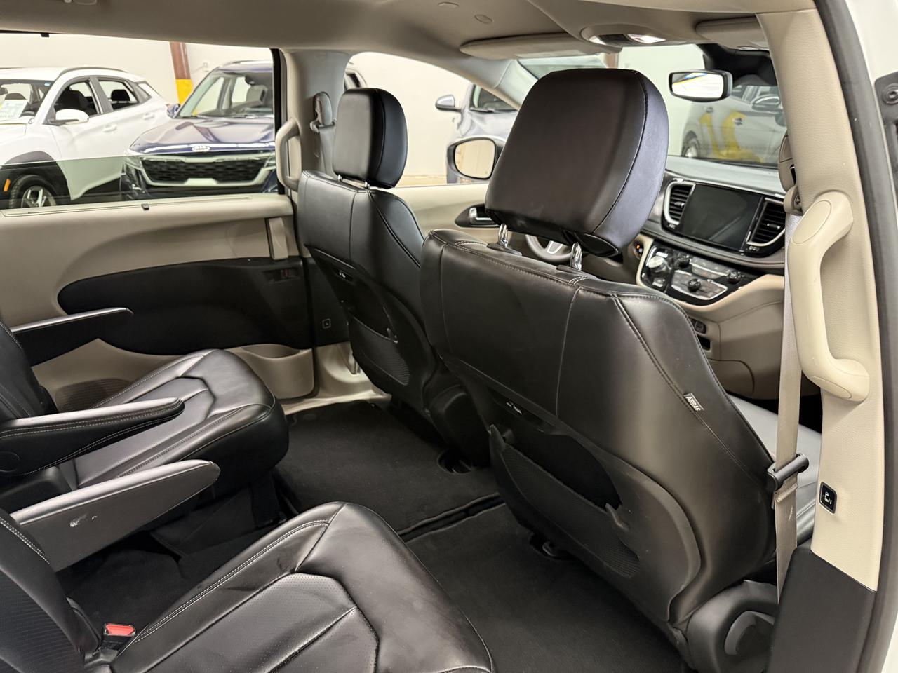 2023 Chrysler Pacifica Touring L Photo