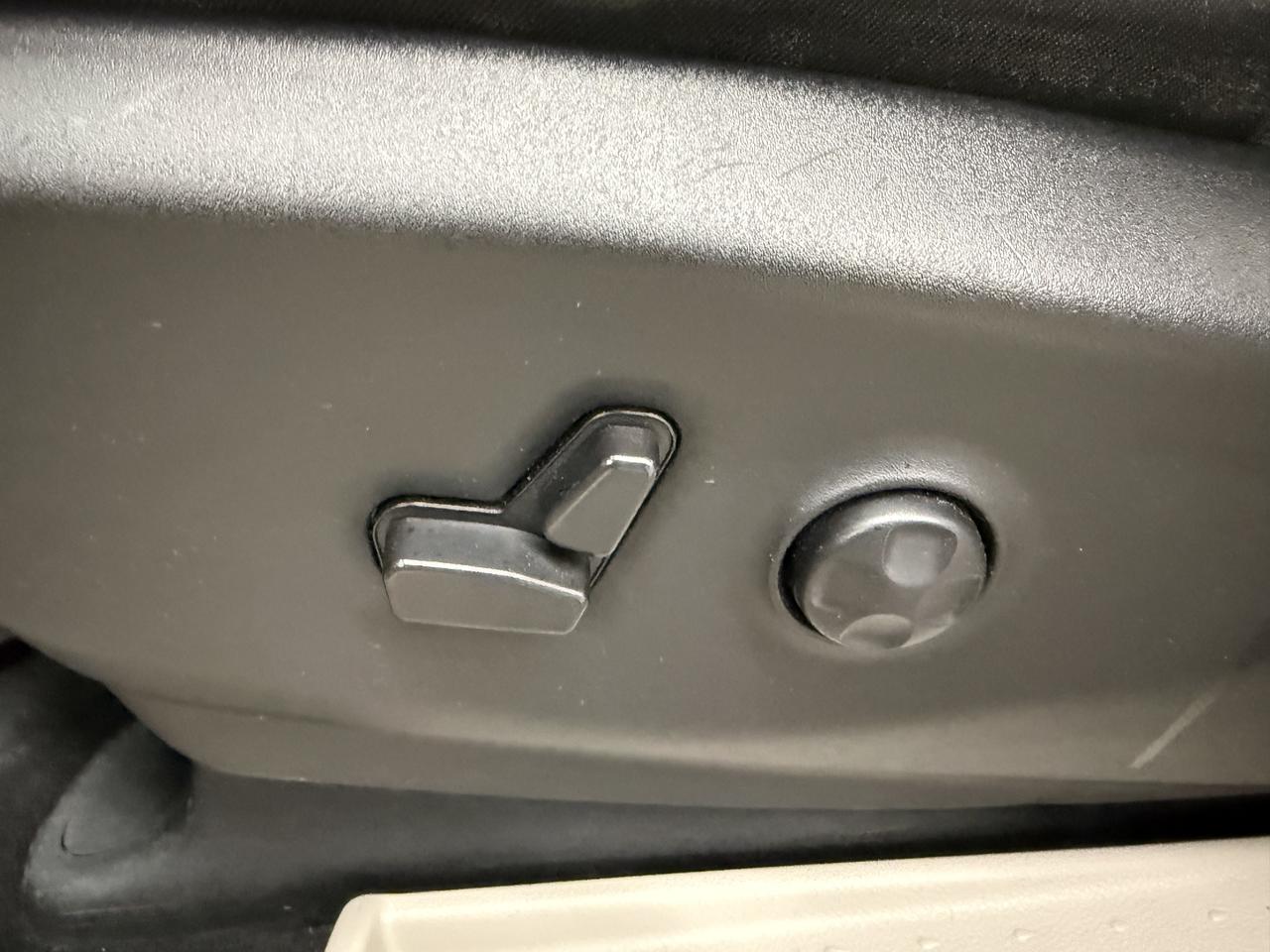 2023 Chrysler Pacifica Touring L Photo