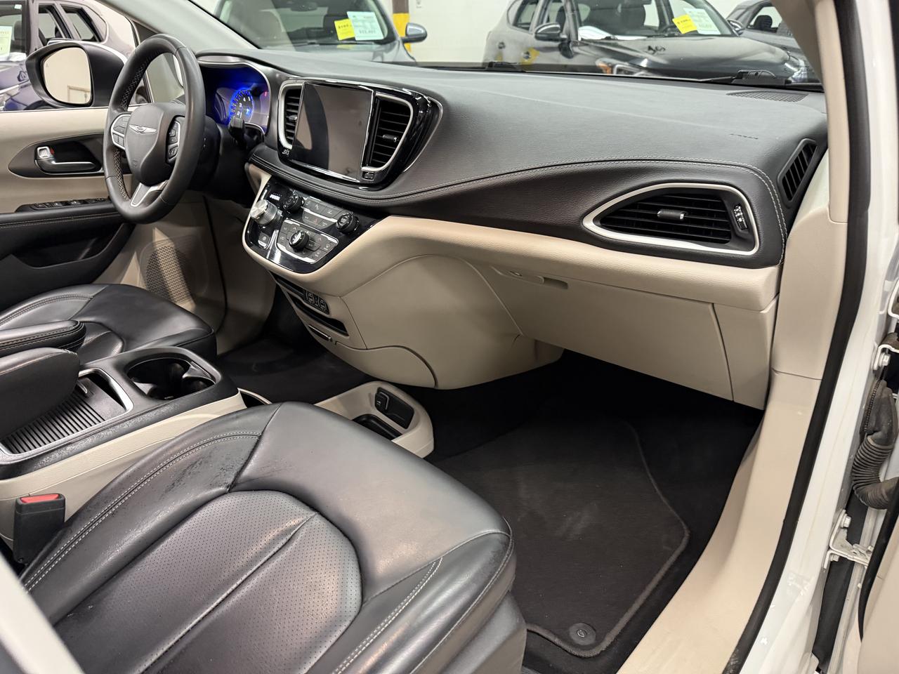 2023 Chrysler Pacifica Touring L Photo