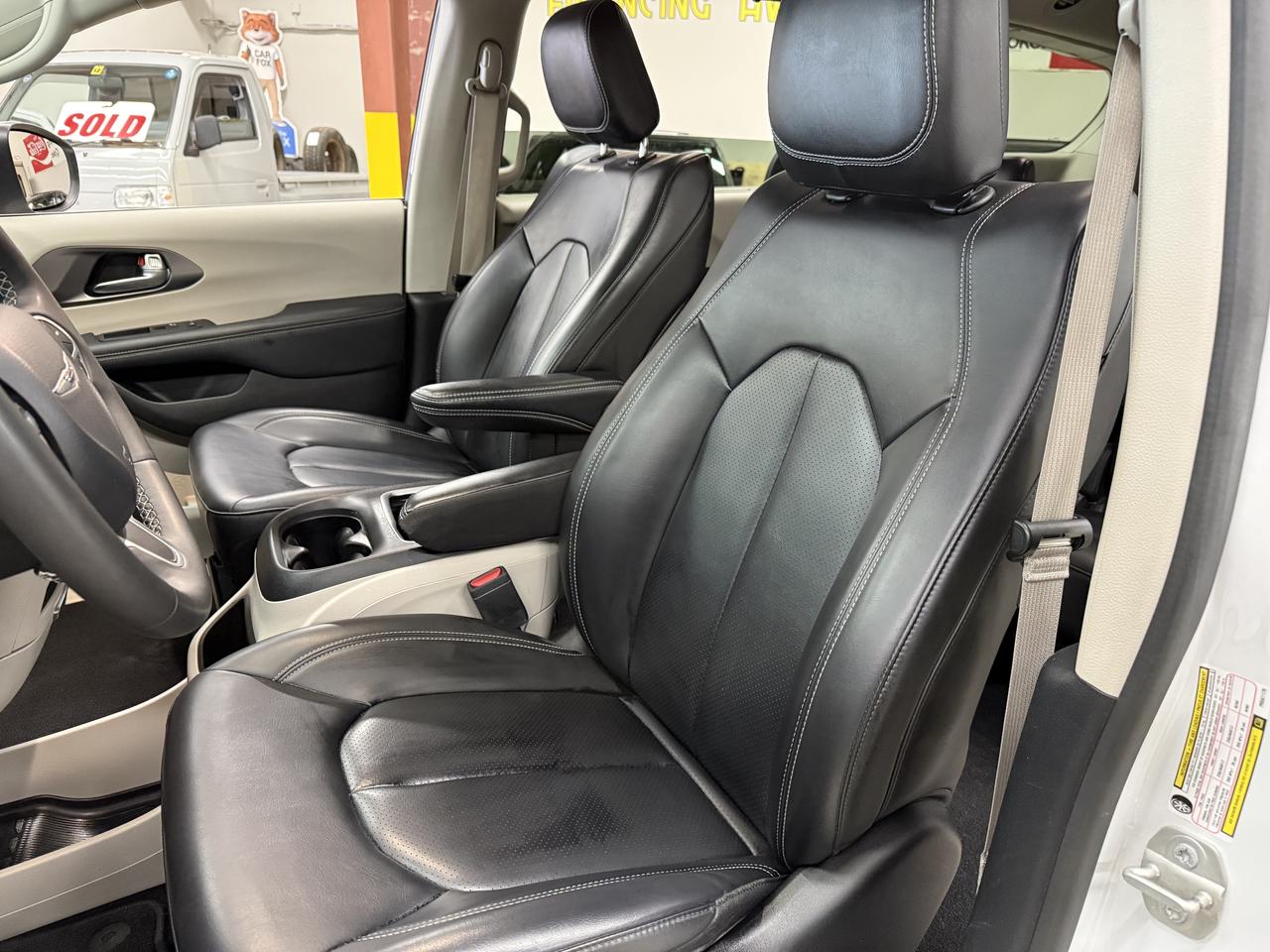 2023 Chrysler Pacifica Touring L Photo