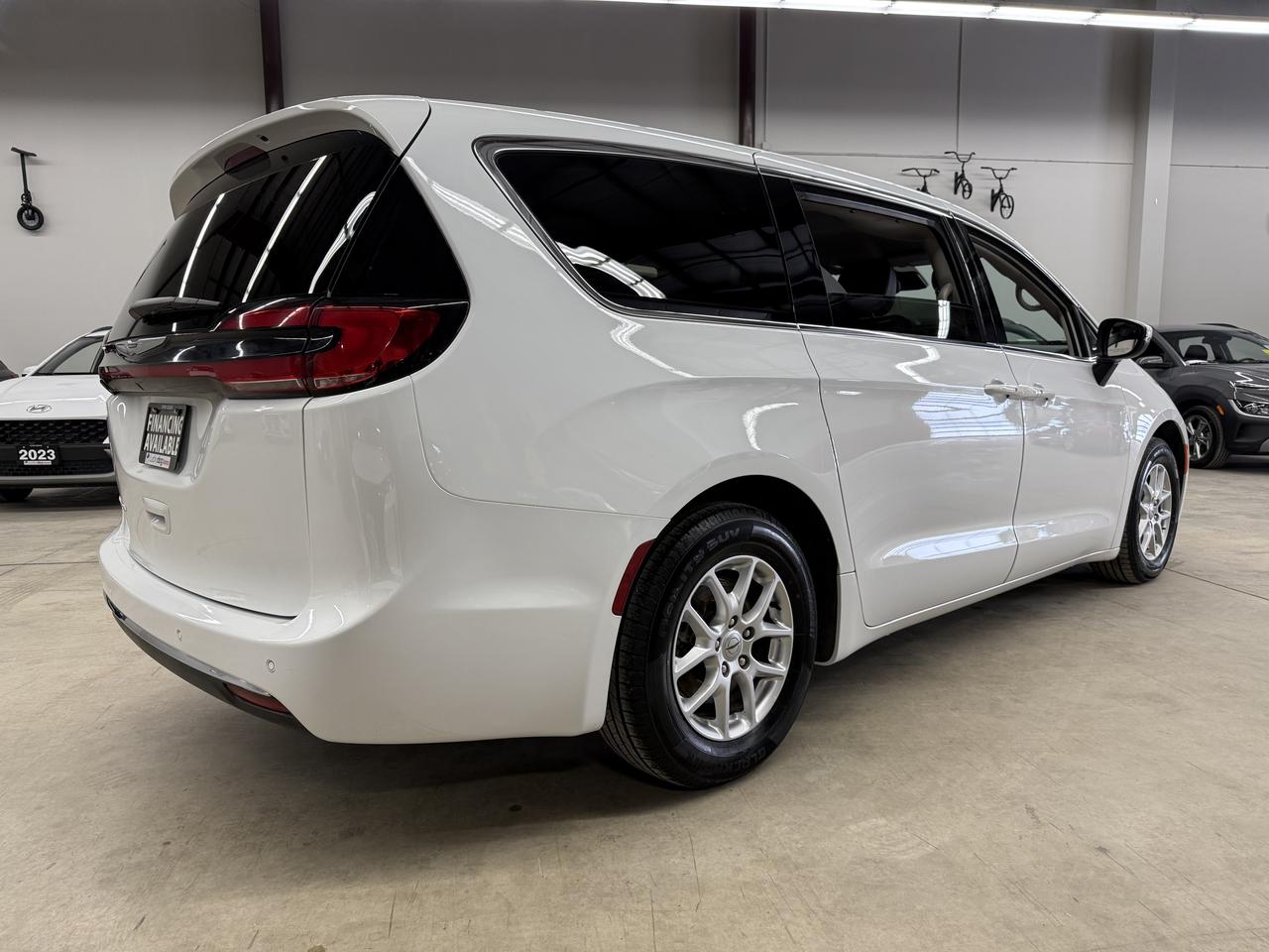 2023 Chrysler Pacifica Touring L Photo