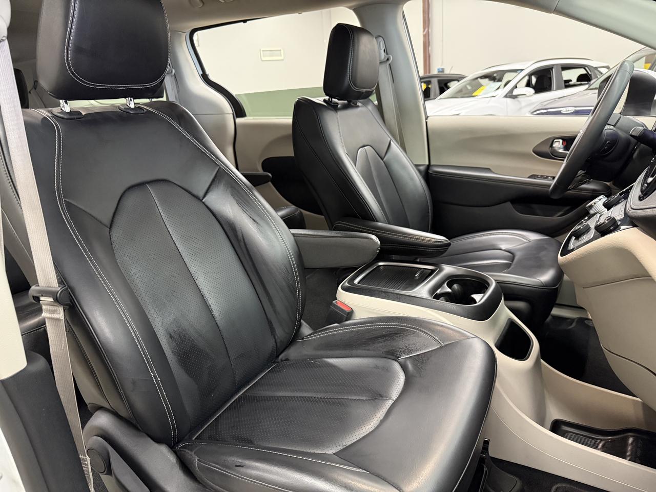 2023 Chrysler Pacifica Touring L Photo