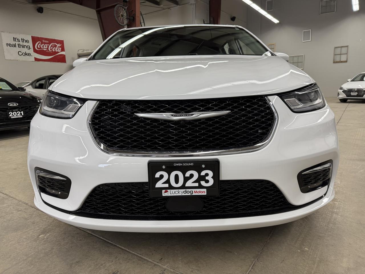 2023 Chrysler Pacifica Touring L Photo