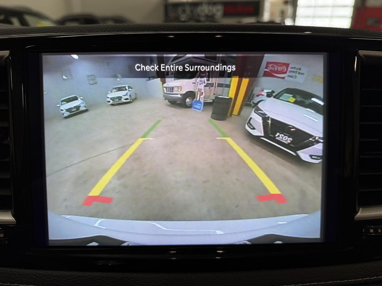 2023 Chrysler Pacifica Touring L Photo