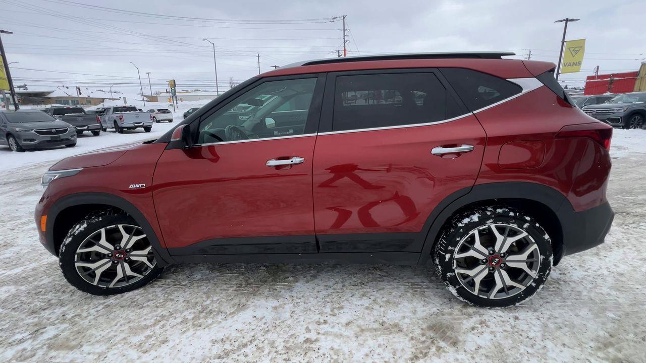 2021 Kia Seltos SX Turbo AWD, MOONROOF, HEATED LEATHER SEATS, SIRIUS XM, BACK UP CAM, NAV, HEATED STEERING WHEEL!! Photo
