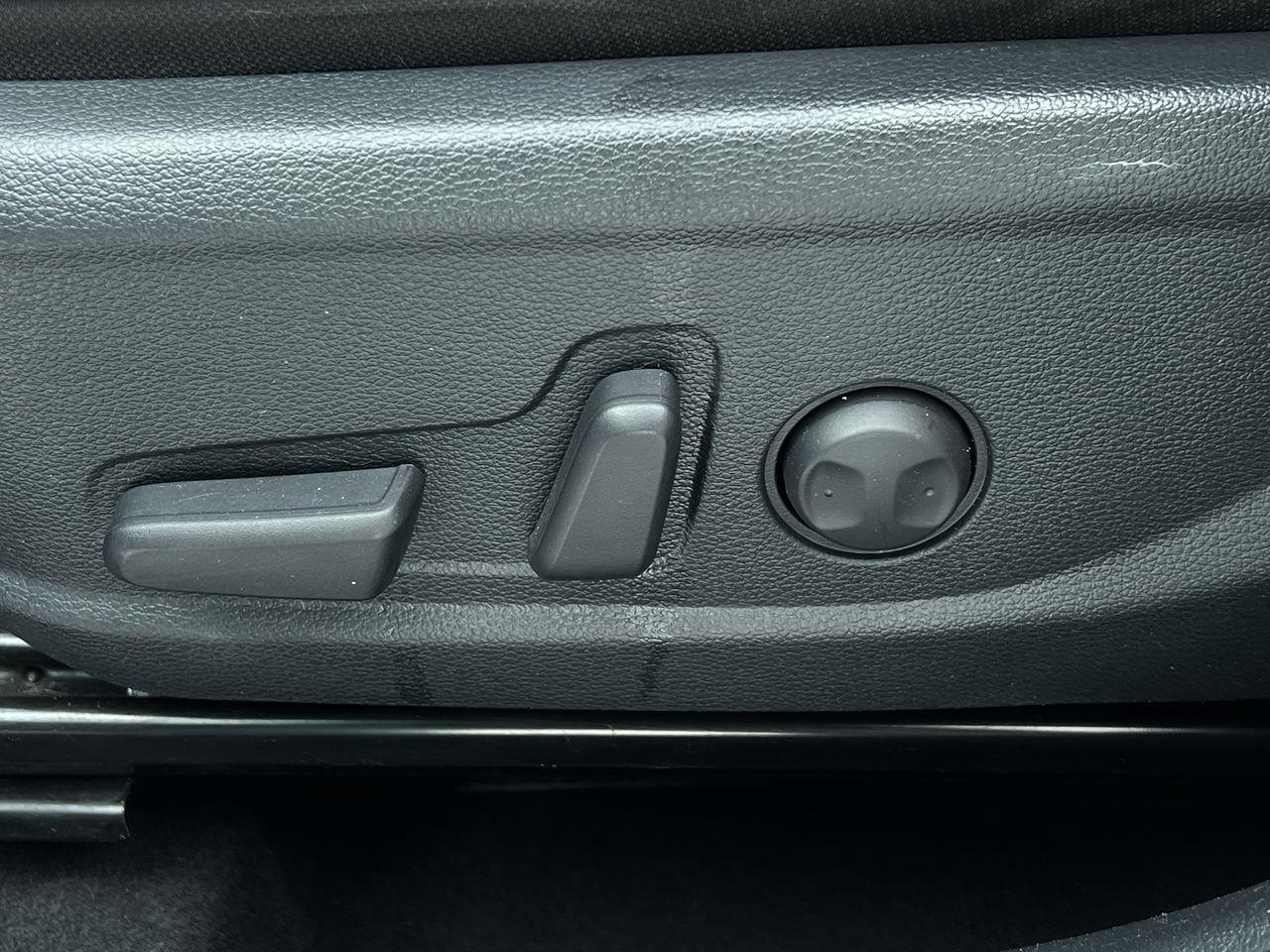 2021 Kia Seltos SX Turbo AWD, MOONROOF, HEATED LEATHER SEATS, SIRIUS XM, BACK UP CAM, NAV, HEATED STEERING WHEEL!! Photo