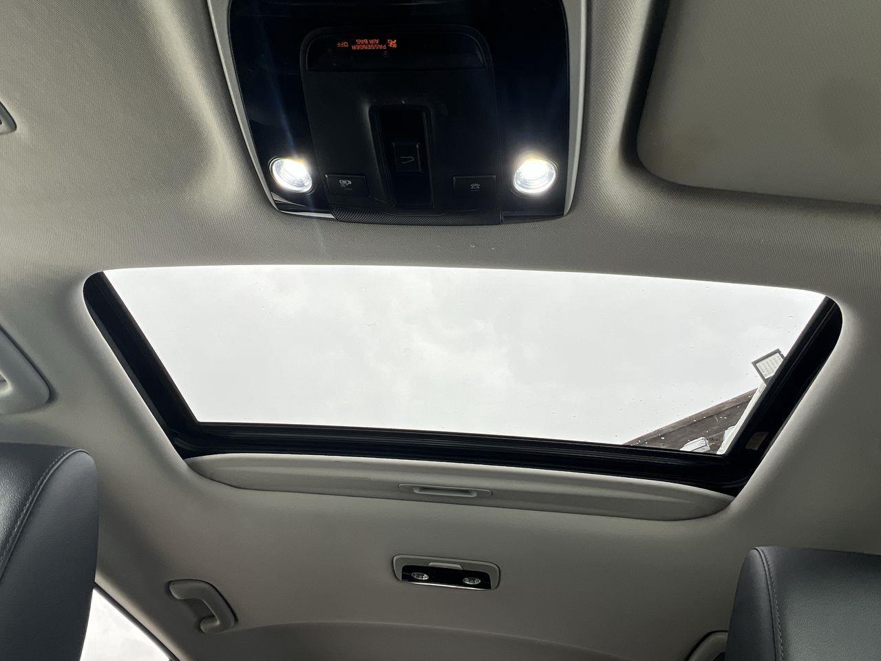2021 Kia Seltos SX Turbo AWD, MOONROOF, HEATED LEATHER SEATS, SIRIUS XM, BACK UP CAM, NAV, HEATED STEERING WHEEL!! Photo