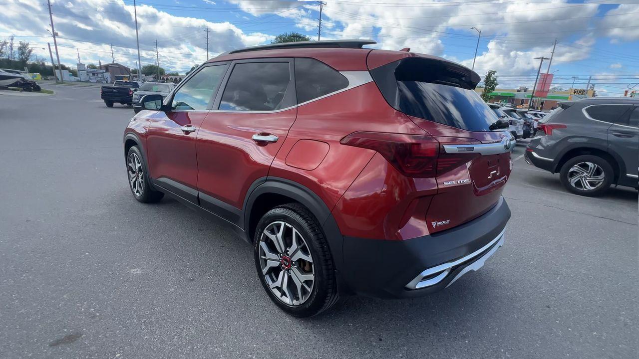 2021 Kia Seltos SX Turbo AWD, MOONROOF, HEATED LEATHER SEATS, SIRIUS XM, BACK UP CAM, NAV, HEATED STEERING WHEEL!! Photo