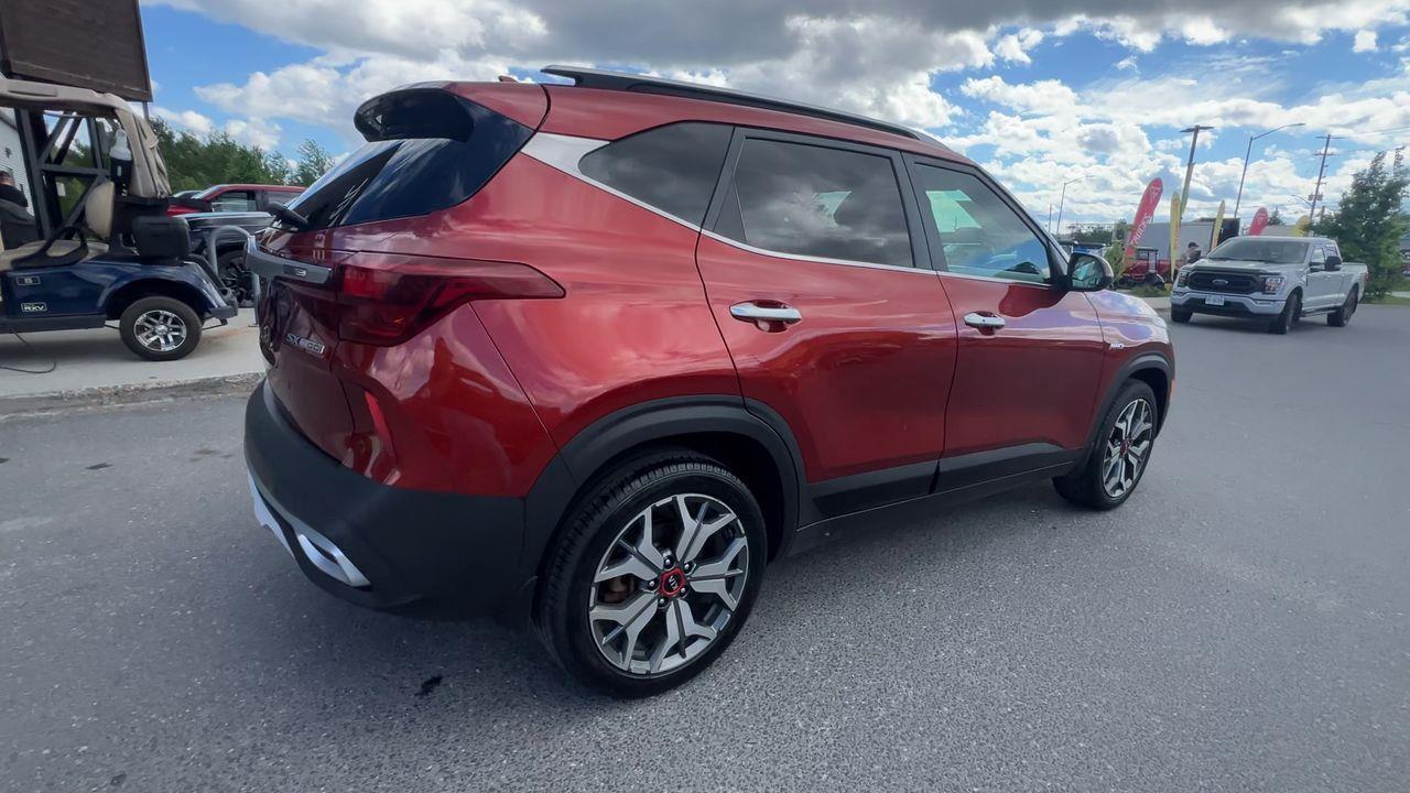 2021 Kia Seltos SX Turbo AWD, MOONROOF, HEATED LEATHER SEATS, SIRIUS XM, BACK UP CAM, NAV, HEATED STEERING WHEEL!! Photo