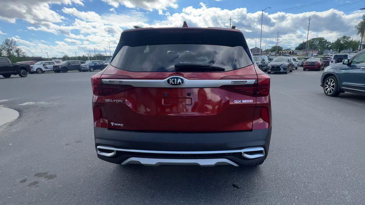 2021 Kia Seltos SX Turbo AWD, MOONROOF, HEATED LEATHER SEATS, SIRIUS XM, BACK UP CAM, NAV, HEATED STEERING WHEEL!! Photo