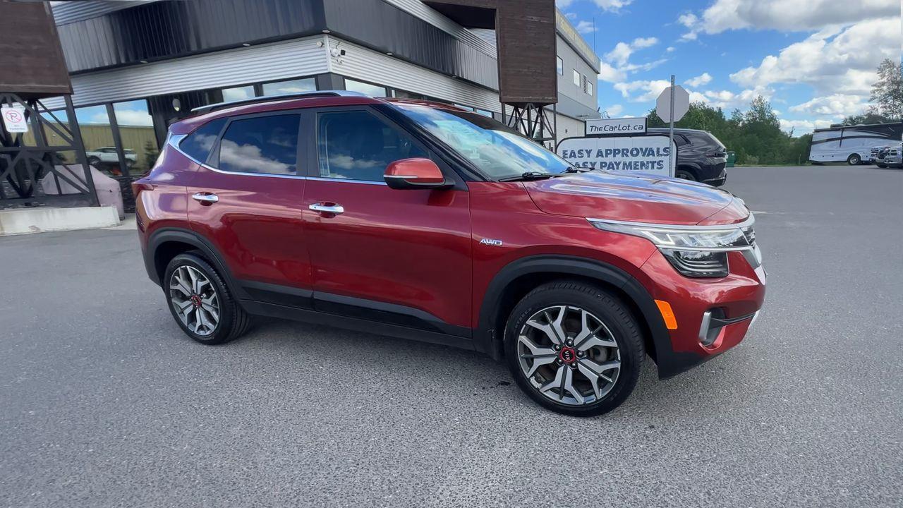 2021 Kia Seltos SX Turbo AWD, MOONROOF, HEATED LEATHER SEATS, SIRIUS XM, BACK UP CAM, NAV, HEATED STEERING WHEEL!! Photo