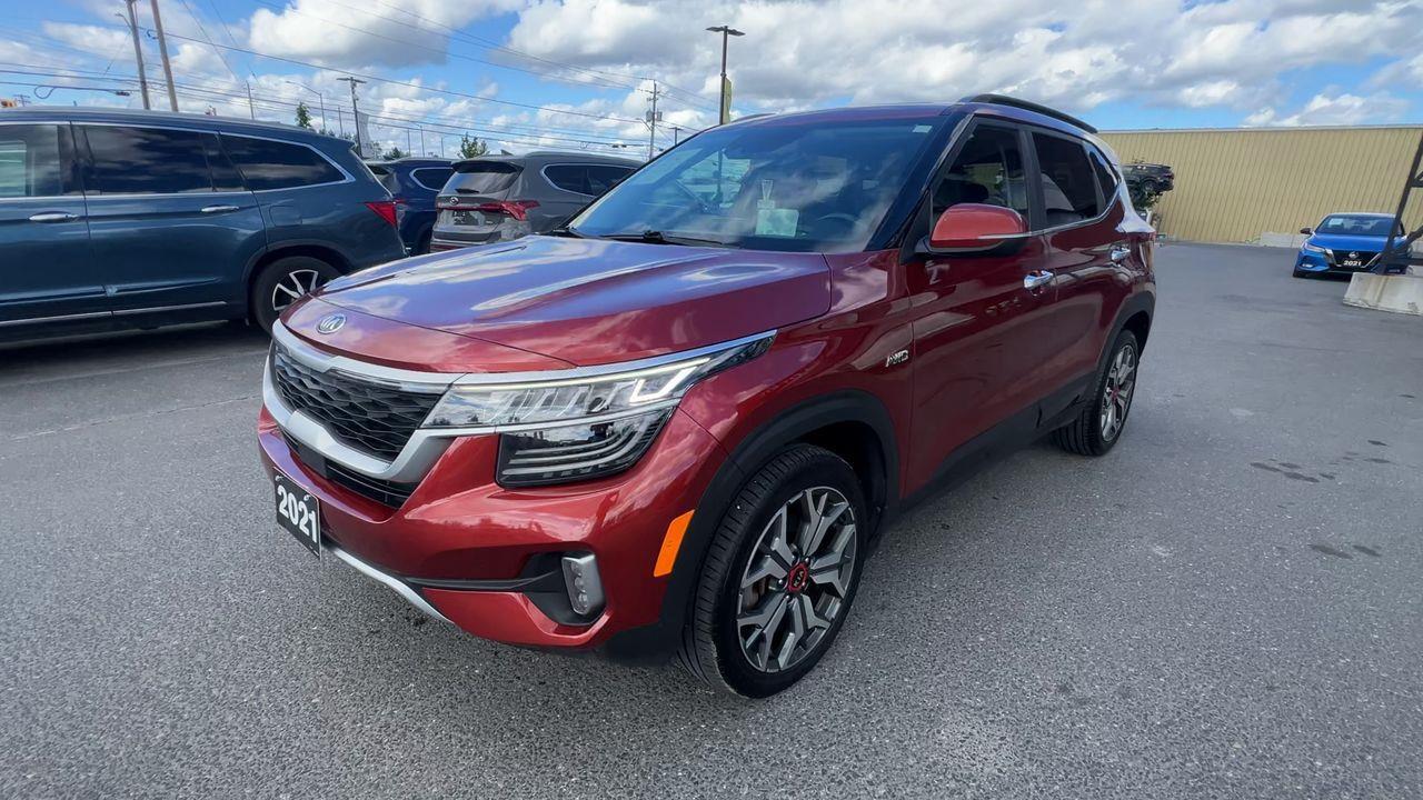 2021 Kia Seltos SX Turbo AWD, MOONROOF, HEATED LEATHER SEATS, SIRIUS XM, BACK UP CAM, NAV, HEATED STEERING WHEEL!! Photo