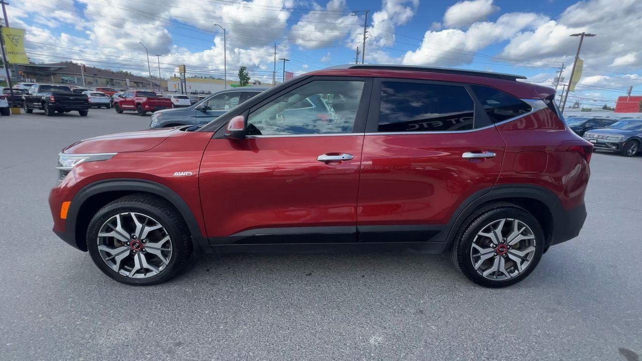 2021 Kia Seltos SX Turbo AWD, MOONROOF, HEATED LEATHER SEATS, SIRIUS XM, BACK UP CAM, NAV, HEATED STEERING WHEEL!! Photo