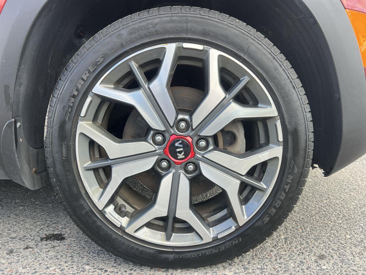 2021 Kia Seltos SX Turbo AWD, MOONROOF, HEATED LEATHER SEATS, SIRIUS XM, BACK UP CAM, NAV, HEATED STEERING WHEEL!! Photo