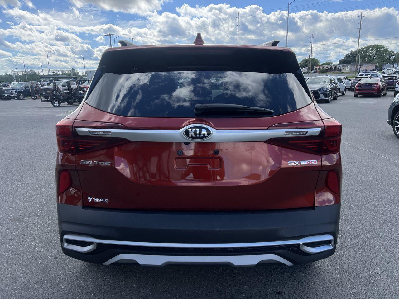 2021 Kia Seltos SX Turbo AWD, MOONROOF, HEATED LEATHER SEATS, SIRIUS XM, BACK UP CAM, NAV, HEATED STEERING WHEEL!! Photo
