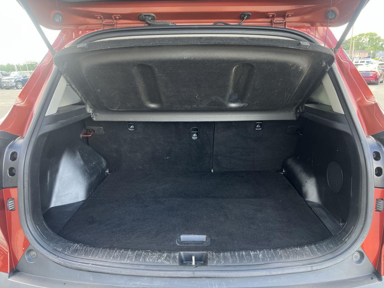 2021 Kia Seltos SX Turbo AWD, MOONROOF, HEATED LEATHER SEATS, SIRIUS XM, BACK UP CAM, NAV, HEATED STEERING WHEEL!! Photo