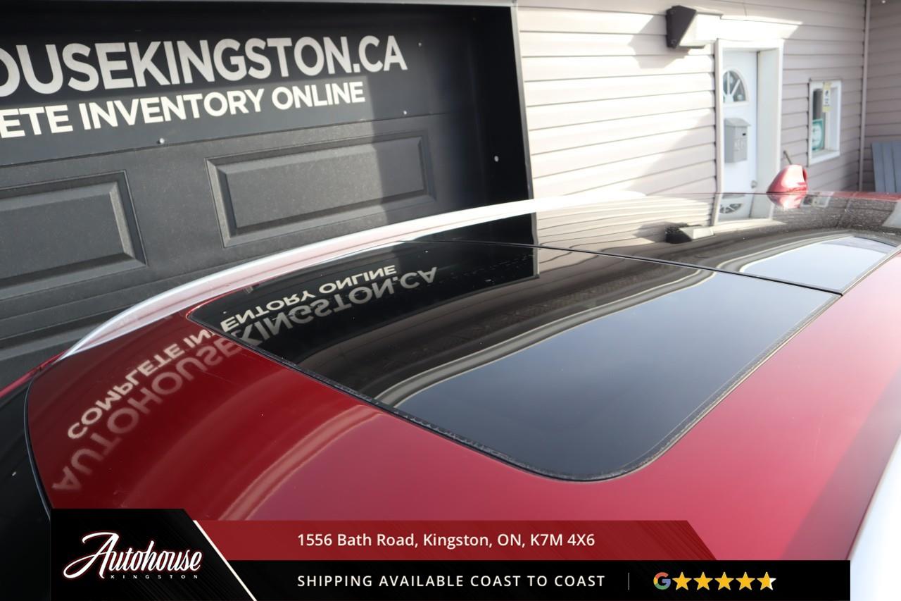 2017 Lincoln MKC Select PANORAMIC MOONROOF - NAVIGATION Photo