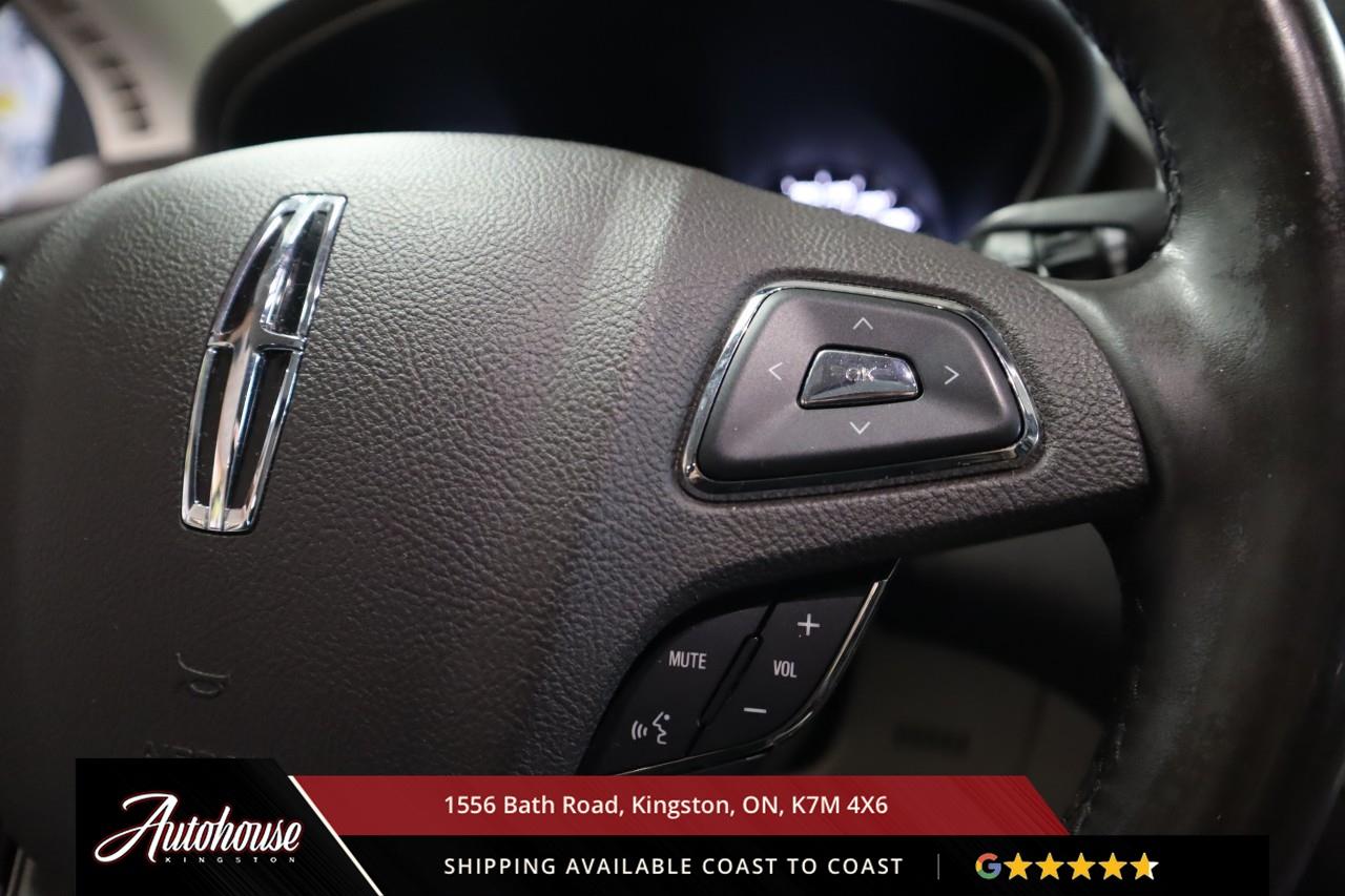 2017 Lincoln MKC Select PANORAMIC MOONROOF - NAVIGATION Photo