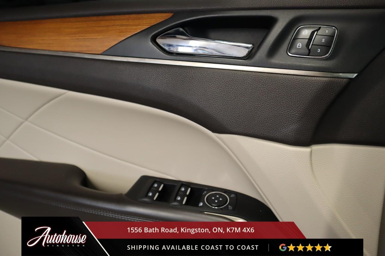 2017 Lincoln MKC Select PANORAMIC MOONROOF - NAVIGATION Photo