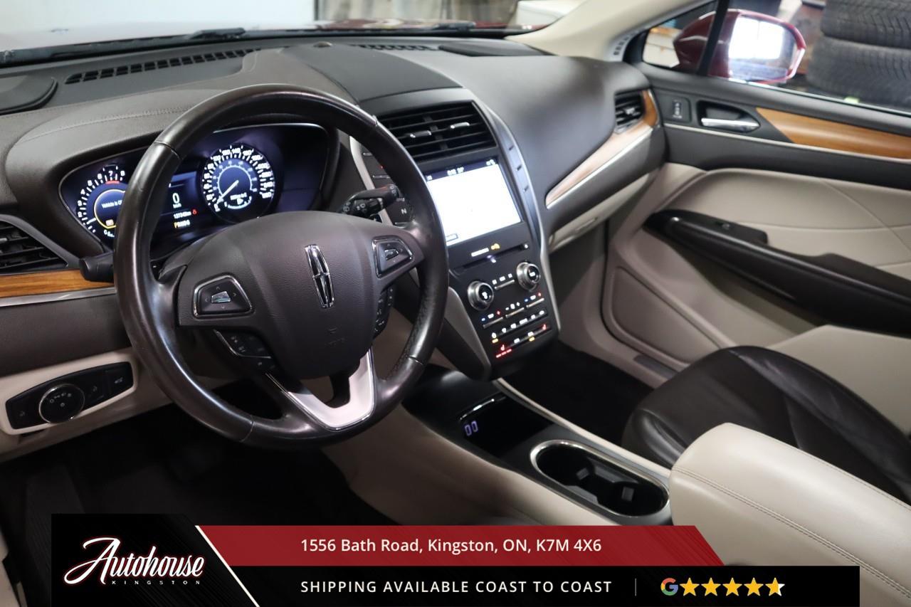 2017 Lincoln MKC Select PANORAMIC MOONROOF - NAVIGATION Photo